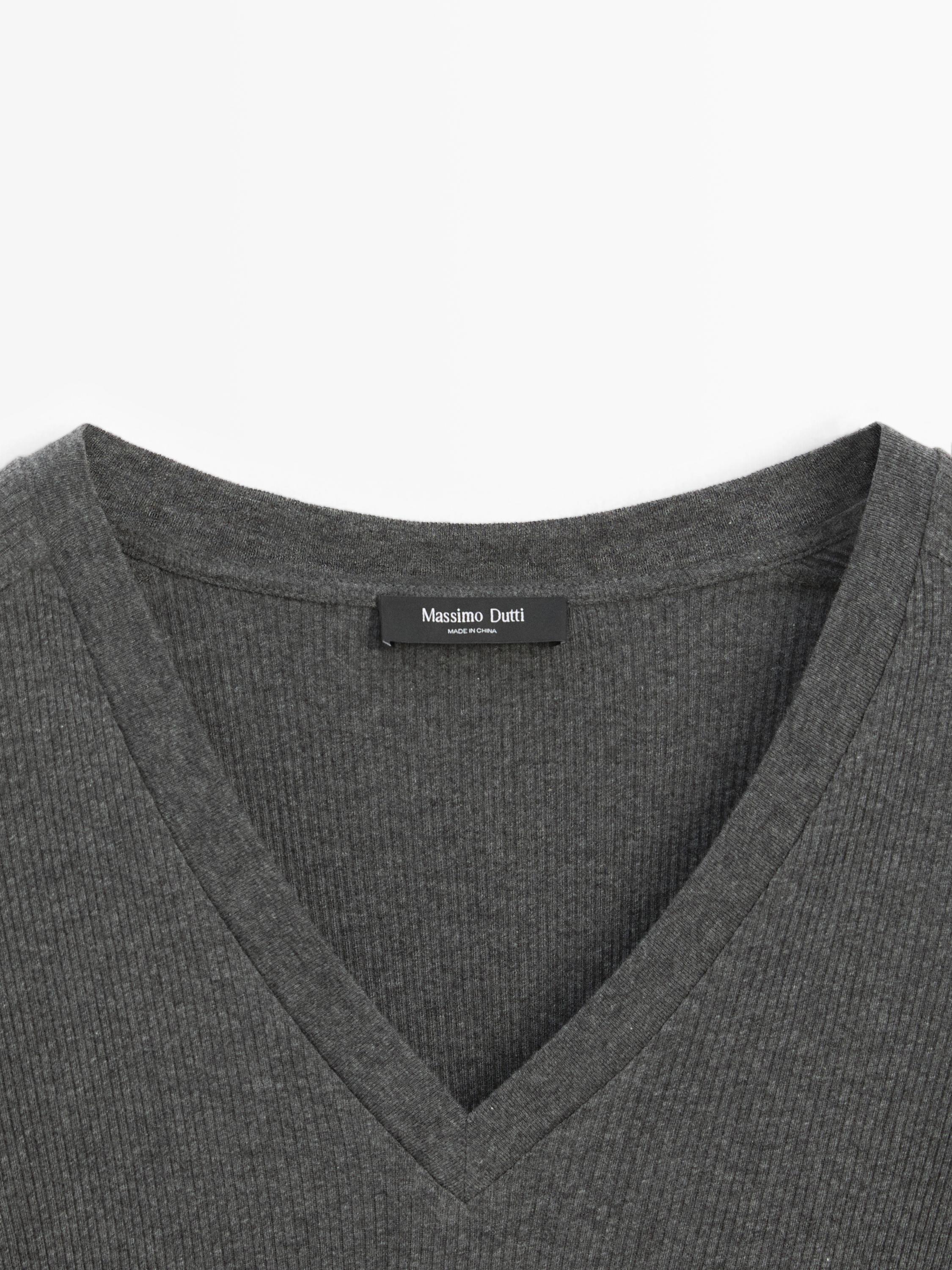 Ribbed V-neck T-shirt with long sleeves